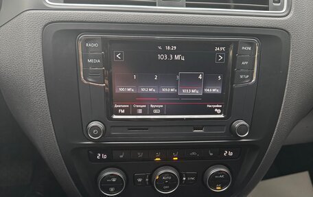 Volkswagen Jetta VI, 2016 год, 1 500 000 рублей, 14 фотография