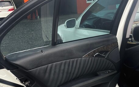 Mercedes-Benz E-Класс, 2008 год, 17 фотография