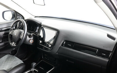 Mitsubishi Outlander III рестайлинг 3, 2021 год, 2 699 000 рублей, 10 фотография