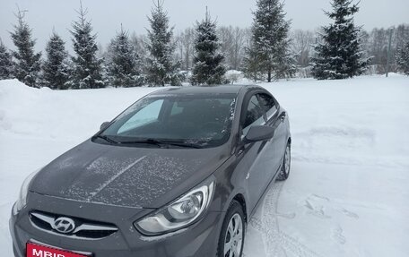 Hyundai Solaris II рестайлинг, 2011 год, 750 000 рублей, 1 фотография