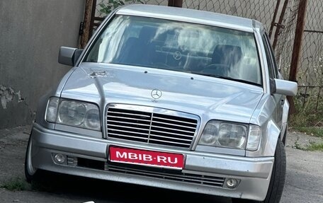 Mercedes-Benz E-Класс, 1995 год, 900 000 рублей, 1 фотография