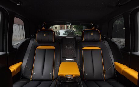 Rolls-Royce Cullinan, 2022 год, 35 000 000 рублей, 10 фотография