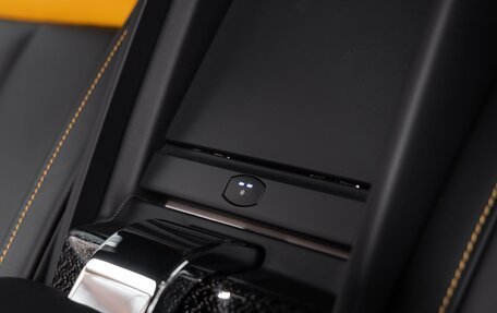 Rolls-Royce Cullinan, 2022 год, 35 000 000 рублей, 15 фотография