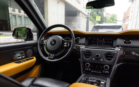 Rolls-Royce Cullinan, 2022 год, 35 000 000 рублей, 17 фотография