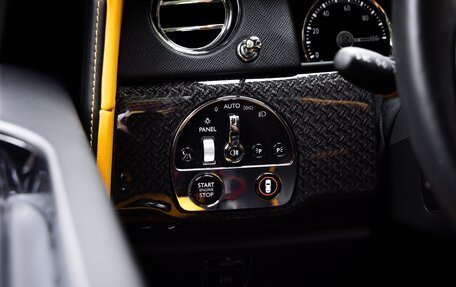 Rolls-Royce Cullinan, 2022 год, 35 000 000 рублей, 21 фотография