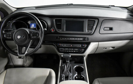 KIA Carnival III, 2019 год, 2 600 000 рублей, 17 фотография