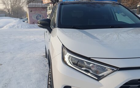 Toyota RAV4, 2020 год, 3 850 000 рублей, 2 фотография
