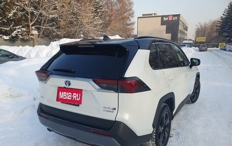 Toyota RAV4, 2020 год, 3 850 000 рублей, 9 фотография