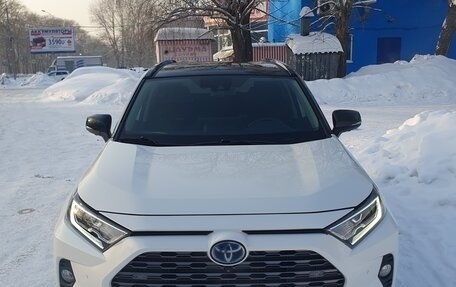 Toyota RAV4, 2020 год, 3 850 000 рублей, 3 фотография