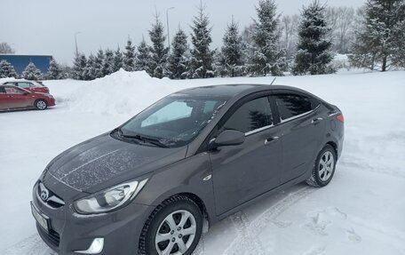 Hyundai Solaris II рестайлинг, 2011 год, 750 000 рублей, 4 фотография