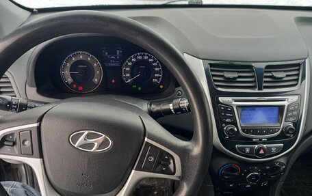 Hyundai Solaris II рестайлинг, 2011 год, 750 000 рублей, 10 фотография