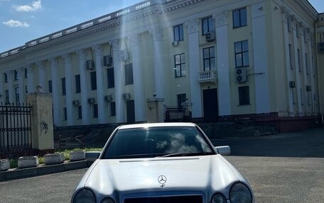 Mercedes-Benz E-Класс, 1997 год, 420 000 рублей, 1 фотография