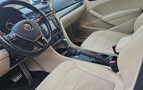 Volkswagen Passat B8 рестайлинг, 2017 год, 1 600 000 рублей, 8 фотография