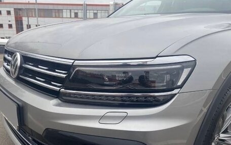 Volkswagen Tiguan II, 2019 год, 2 470 000 рублей, 3 фотография