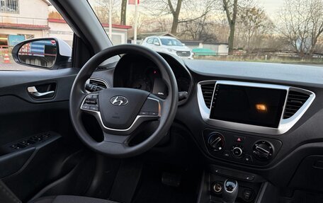 Hyundai Solaris II рестайлинг, 2021 год, 1 600 000 рублей, 18 фотография