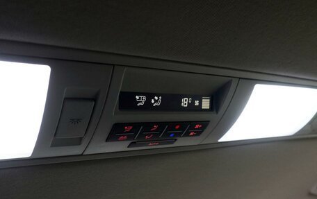 Volkswagen Multivan T6 рестайлинг, 2018 год, 3 499 000 рублей, 12 фотография