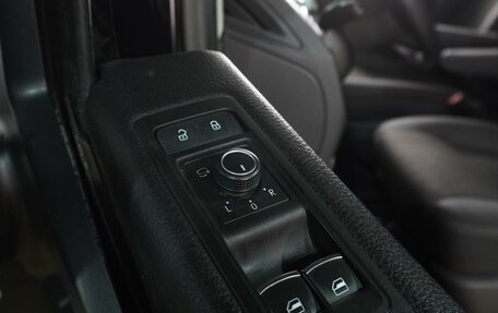 Volkswagen Multivan T6 рестайлинг, 2018 год, 3 499 000 рублей, 18 фотография