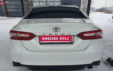 Toyota Camry, 2019 год, 1 820 000 рублей, 7 фотография