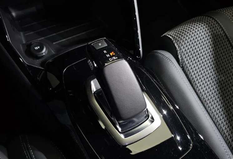 Peugeot 208 II, 2022 год, 2 440 000 рублей, 6 фотография