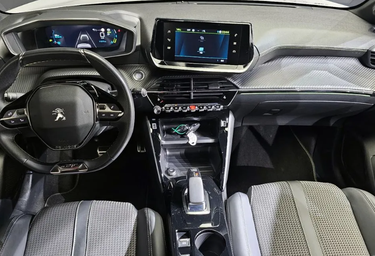 Peugeot 208 II, 2022 год, 2 440 000 рублей, 4 фотография