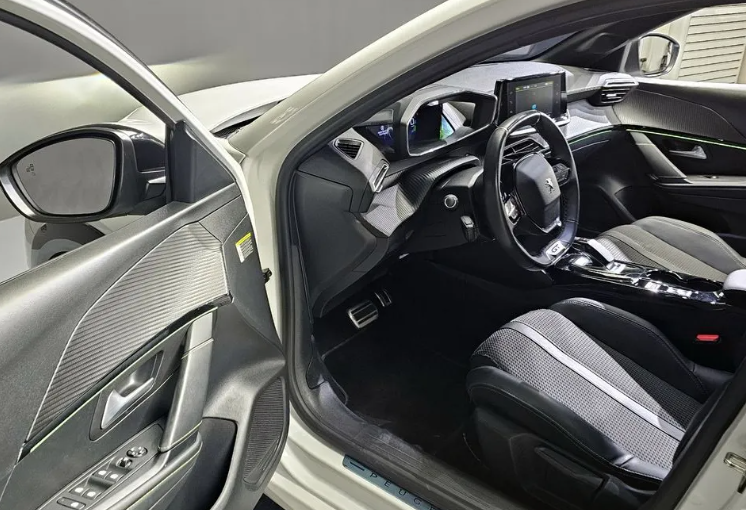 Peugeot 208 II, 2022 год, 2 440 000 рублей, 7 фотография