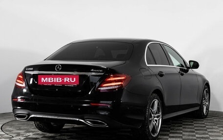 Mercedes-Benz E-Класс, 2019 год, 2 899 000 рублей, 6 фотография