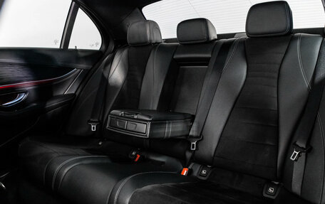 Mercedes-Benz E-Класс, 2019 год, 2 899 000 рублей, 28 фотография