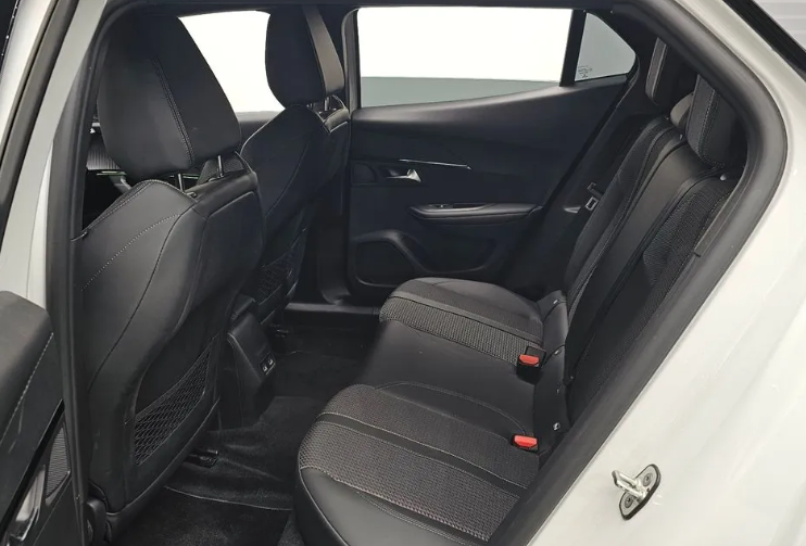 Peugeot 2008 II, 2023 год, 2 880 000 рублей, 9 фотография