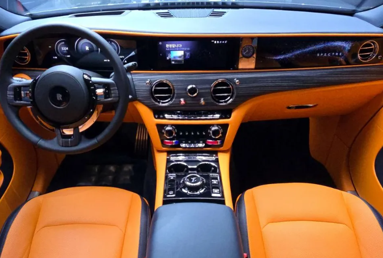 Rolls-Royce Flying Spur, 2024 год, 50 550 000 рублей, 5 фотография