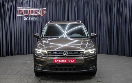 Volkswagen Tiguan II, 2018 год, 2 898 000 рублей, 2 фотография