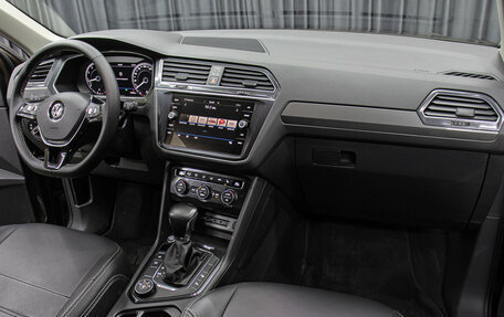 Volkswagen Tiguan II, 2018 год, 2 898 000 рублей, 11 фотография