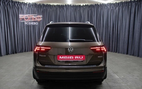 Volkswagen Tiguan II, 2018 год, 2 898 000 рублей, 6 фотография
