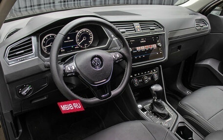 Volkswagen Tiguan II, 2018 год, 2 898 000 рублей, 16 фотография