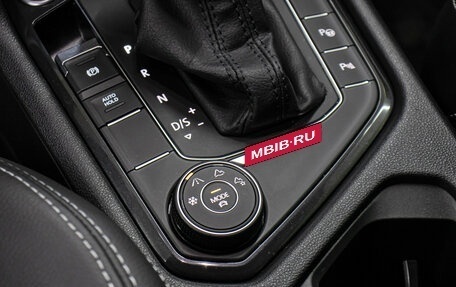 Volkswagen Tiguan II, 2018 год, 2 898 000 рублей, 18 фотография