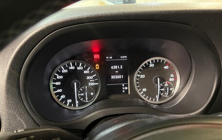 Mercedes-Benz Vito, 2015 год, 2 480 000 рублей, 14 фотография