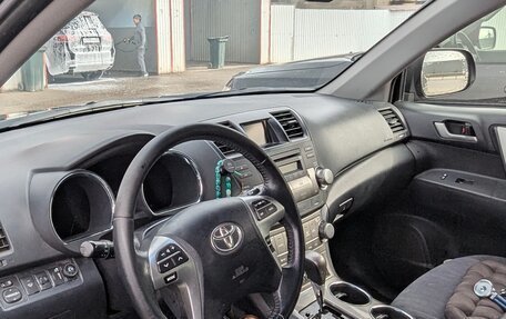 Toyota Highlander III, 2013 год, 1 890 000 рублей, 9 фотография