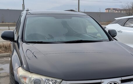 Toyota Highlander III, 2013 год, 1 890 000 рублей, 3 фотография