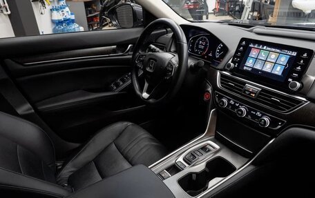 Honda Accord IX рестайлинг, 2018 год, 3 140 000 рублей, 24 фотография