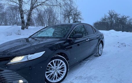 Toyota Camry, 2018 год, 2 350 000 рублей, 1 фотография