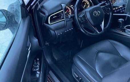 Toyota Camry, 2018 год, 2 350 000 рублей, 6 фотография