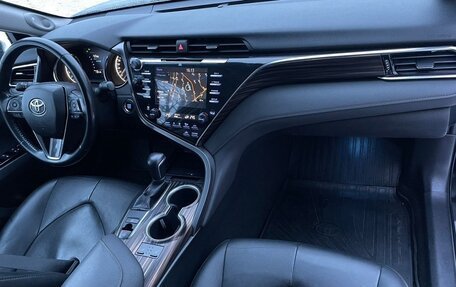 Toyota Camry, 2018 год, 2 350 000 рублей, 8 фотография