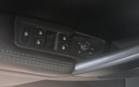 Volkswagen Tiguan II, 2020 год, 2 600 000 рублей, 5 фотография