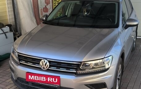 Volkswagen Tiguan II, 2020 год, 2 600 000 рублей, 1 фотография