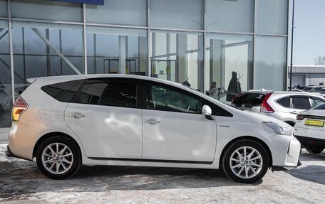 Toyota Prius Alpha I (ZVW40/41), 2017 год, 1 587 000 рублей, 5 фотография