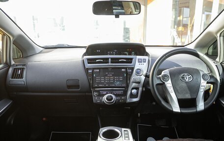 Toyota Prius Alpha I (ZVW40/41), 2017 год, 1 587 000 рублей, 13 фотография