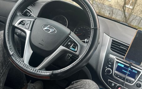 Hyundai Solaris II рестайлинг, 2015 год, 1 100 000 рублей, 5 фотография