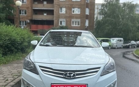 Hyundai Solaris II рестайлинг, 2015 год, 1 100 000 рублей, 3 фотография