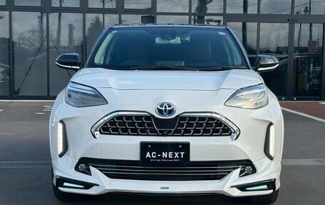 Toyota Yaris Cross, 2023 год, 1 730 000 рублей, 3 фотография