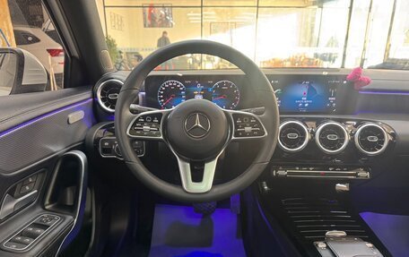 Mercedes-Benz A-Класс, 2022 год, 2 300 000 рублей, 17 фотография