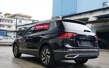 Volkswagen Tiguan II, 2023 год, 2 550 000 рублей, 4 фотография